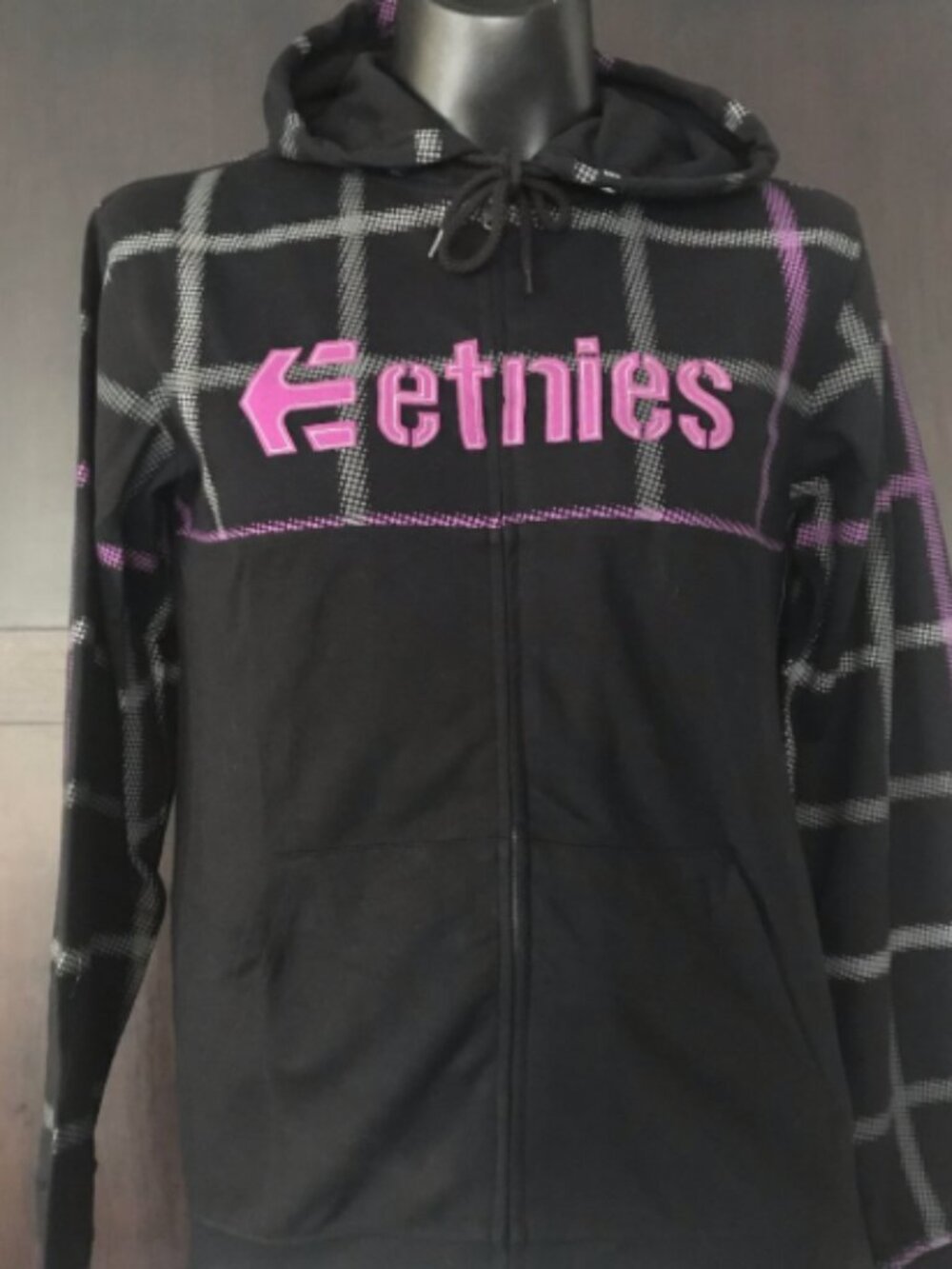 etnies men's black & purple logo printed hoodie